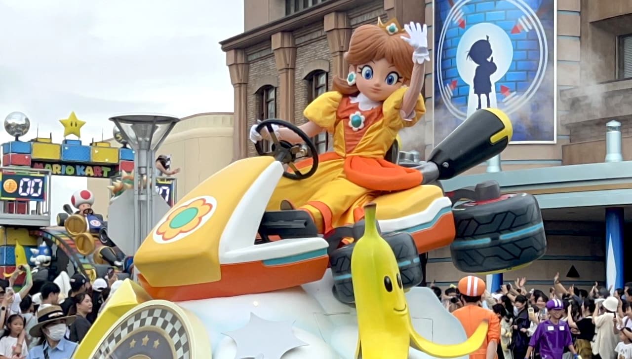 Daisy faz sua espetacular estreia no desfile NO LIMIT! Summer Splash Parade, do Universal Studios Japan